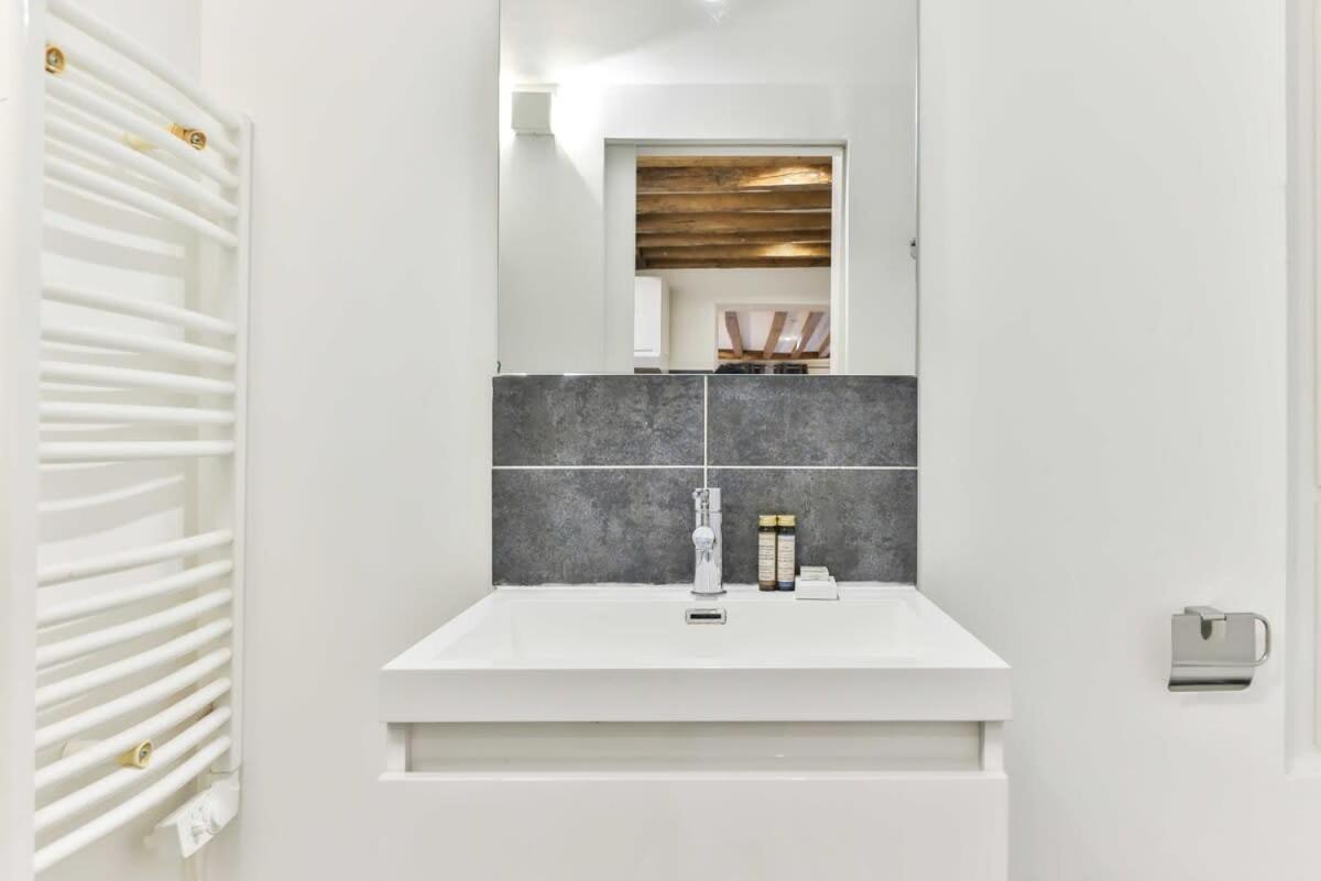 Dazzling Studio Caire Apartment Paris Bagian luar foto
