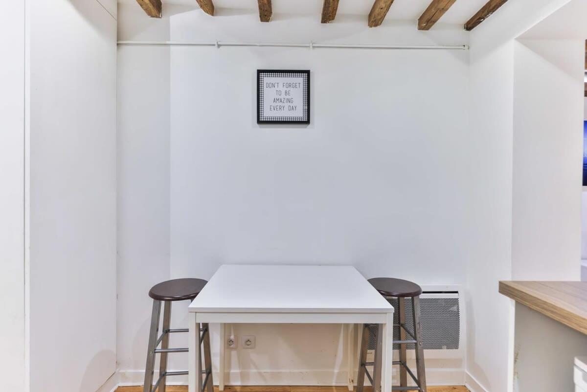 Dazzling Studio Caire Apartment Paris Bagian luar foto